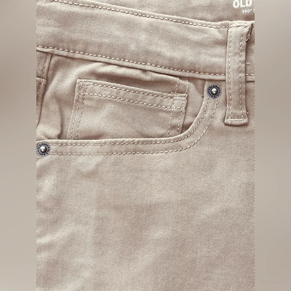 NWT Old Navy size‎ 16 360° Stretch Slim Built Jeans.